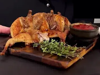 ერბოში (კარაქში) და პროვანსულ ბალახებში  შემწვარი მწყერი